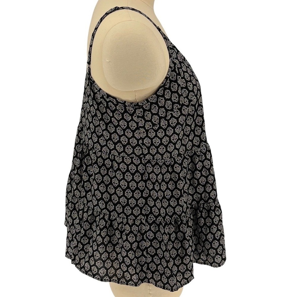 Torrid Peplum Camisole Black White Medallion Print Tiered Size 2 - Picture 3 of 8